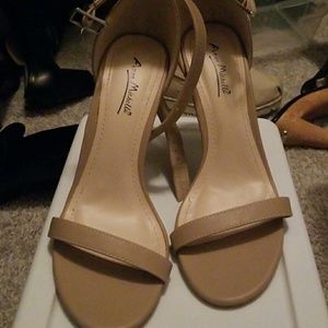 Anne Michme heels nude